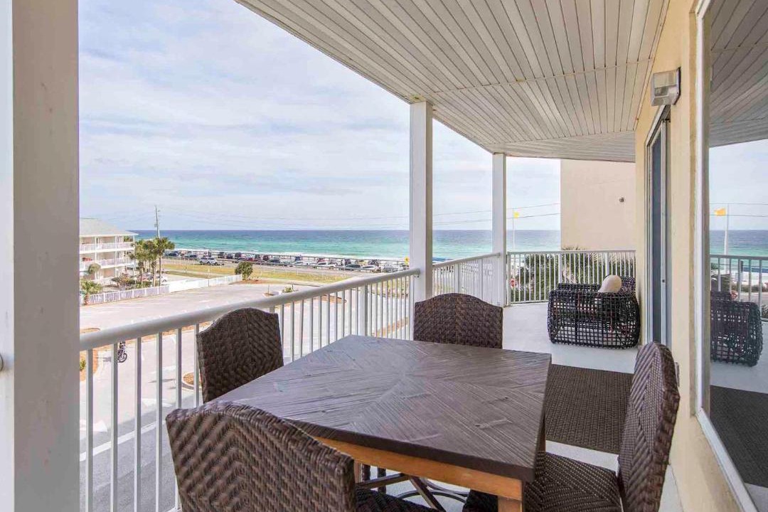 Photo of Patio Balcony in Avalon Beach Estates