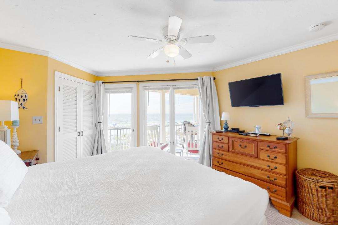 Photo of Bedroom in Crystal Beach