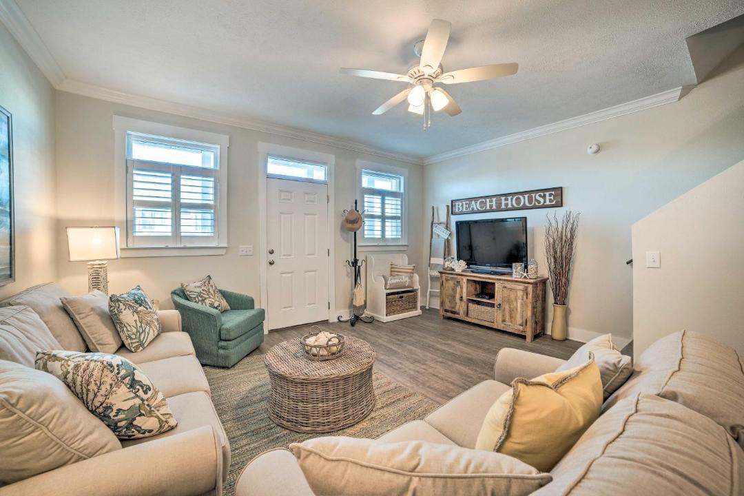 Photo of Livingroom in Mexico Beach