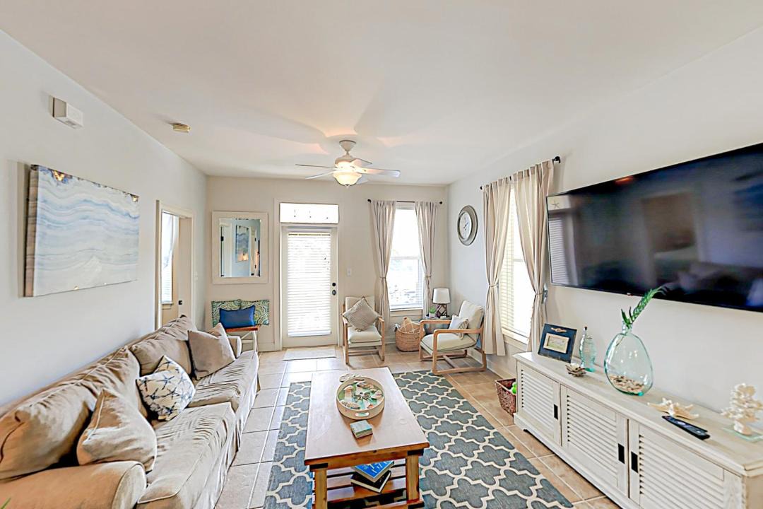 Photo of Livingroom in Dune Allen Beach