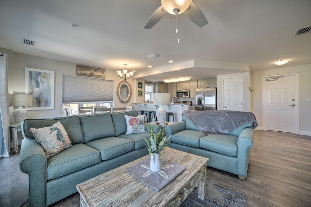 Photo of Livingroom in Mexico Beach
