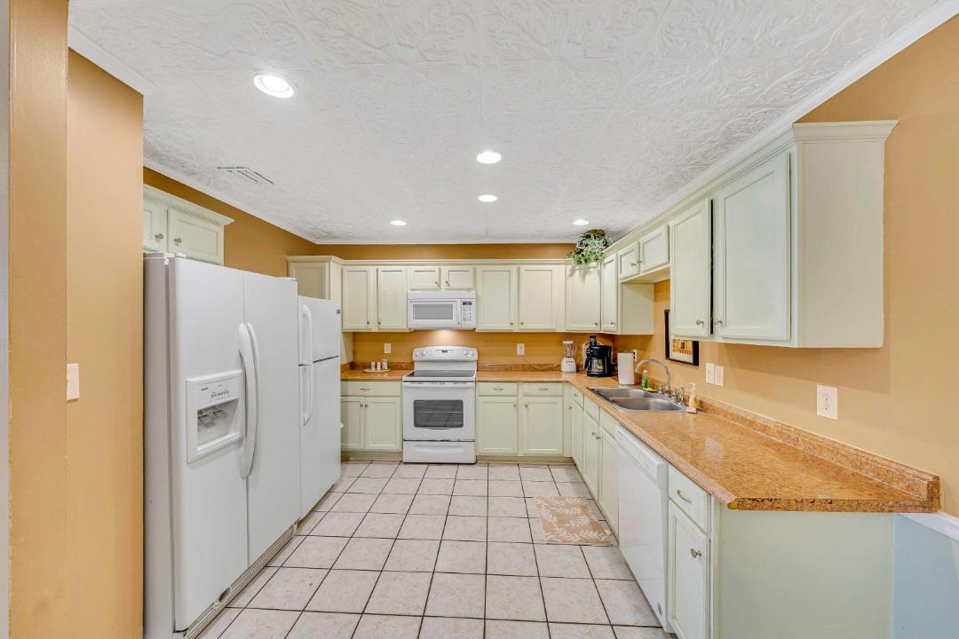 Photo of Kitchen in Bahama Beach