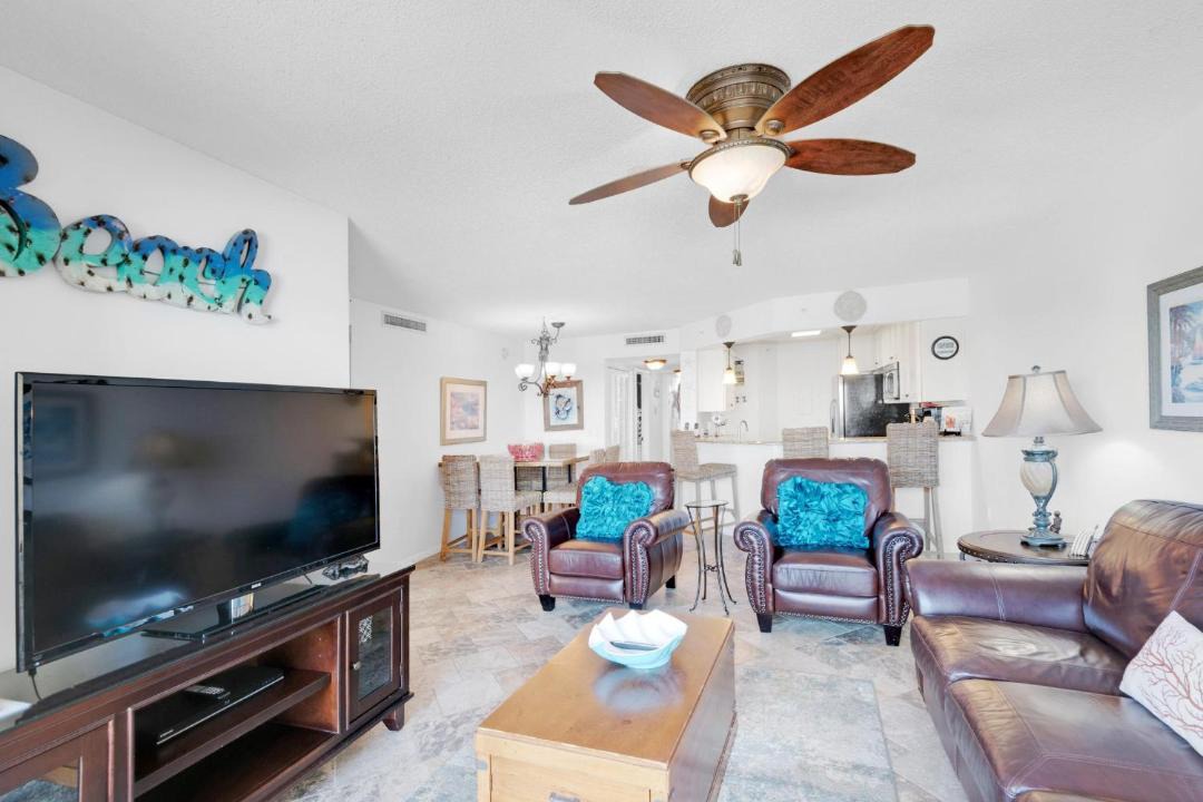 Photo of Livingroom in Biltmore Beach