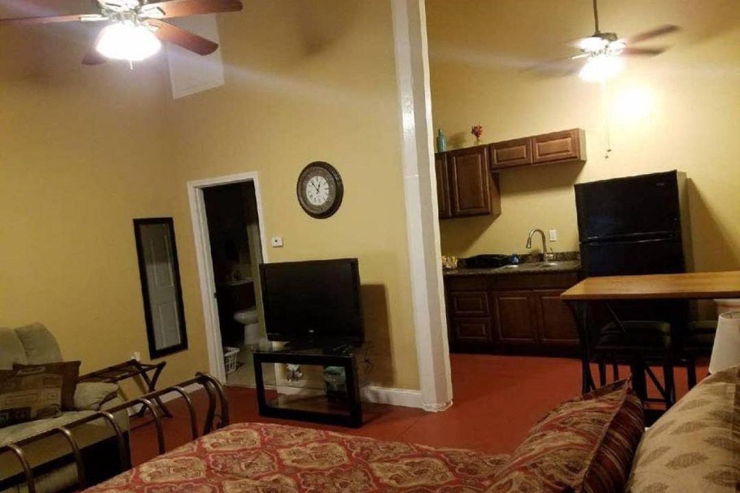 Photo of Livingroom in Algiers Point