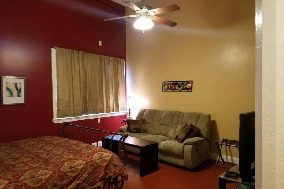 Photo of Livingroom in Algiers Point