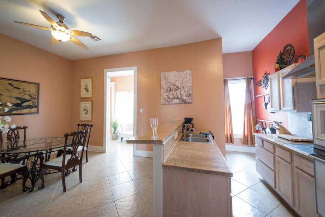 Photo of Livingroom in Downtown