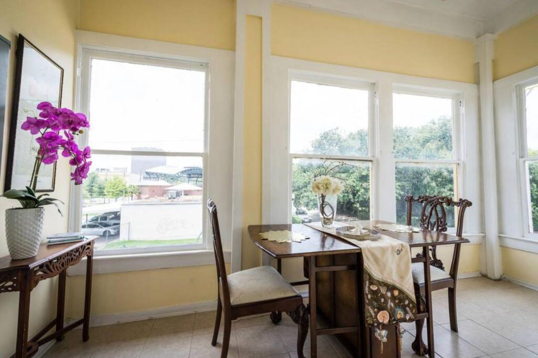 Photo of Livingroom in Downtown