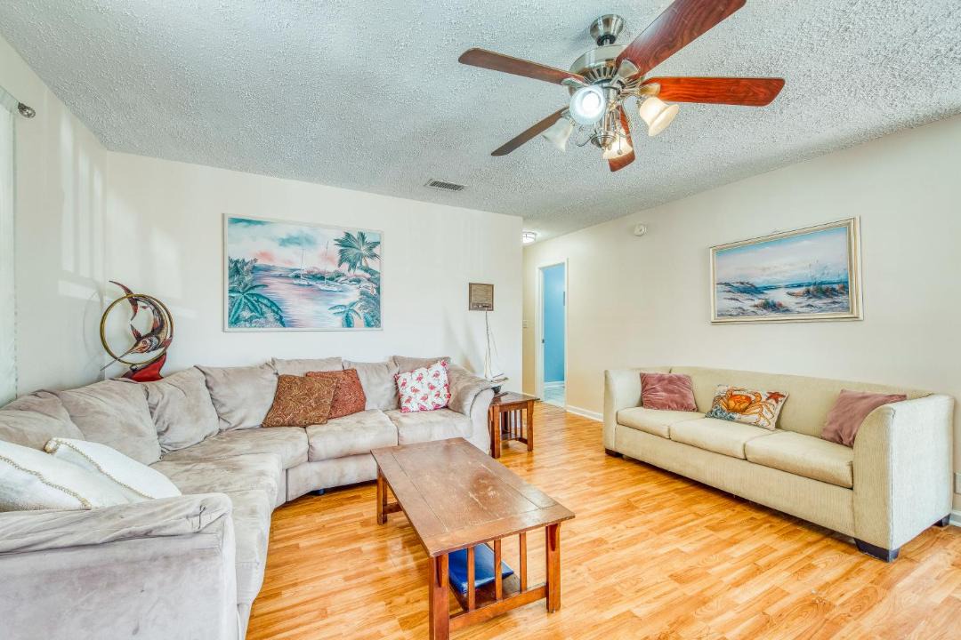 Photo of Livingroom in Silver Sands Beach