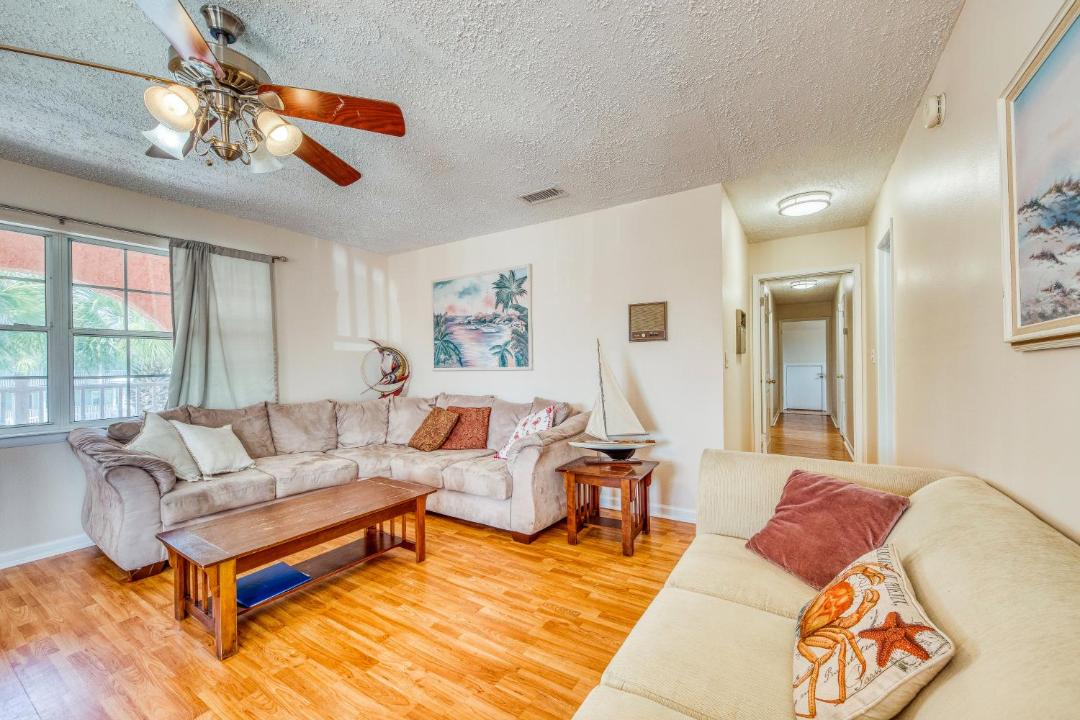 Photo of Livingroom in Silver Sands Beach