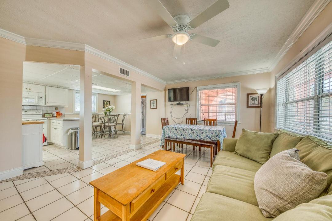 Photo of Livingroom in Silver Sands Beach