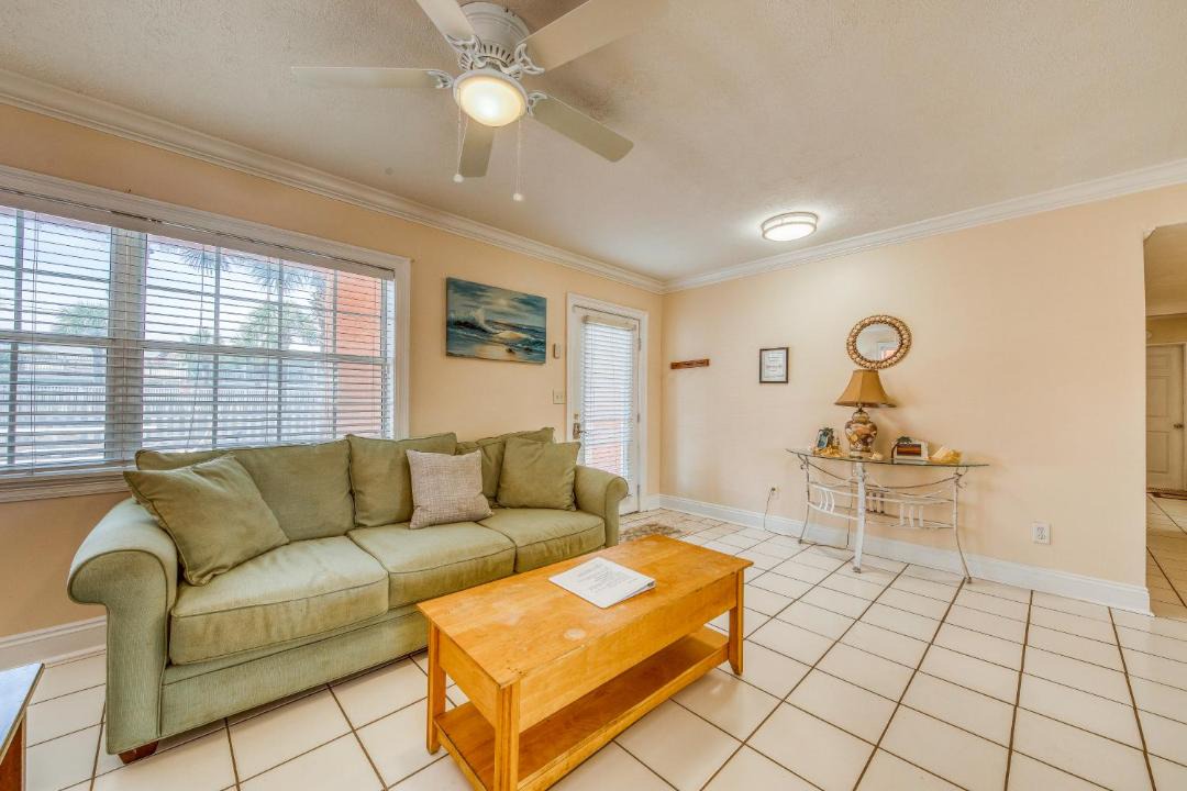 Photo of Livingroom in Silver Sands Beach