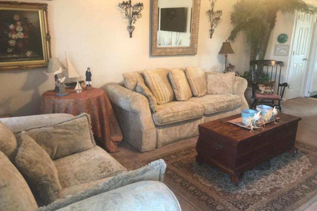 Photo of Livingroom in Biltmore Beach