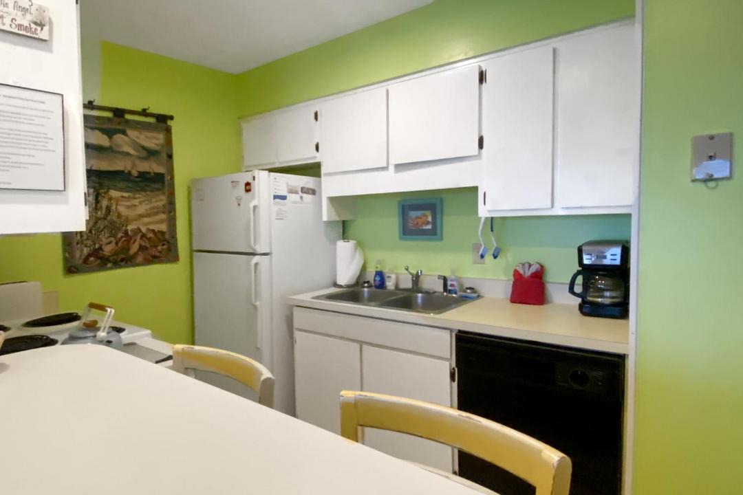 Photo of Kitchen in Biltmore Beach