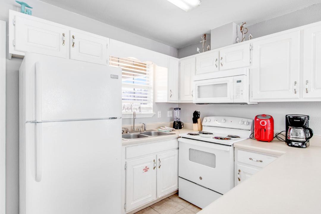 Photo of Kitchen in Biltmore Beach