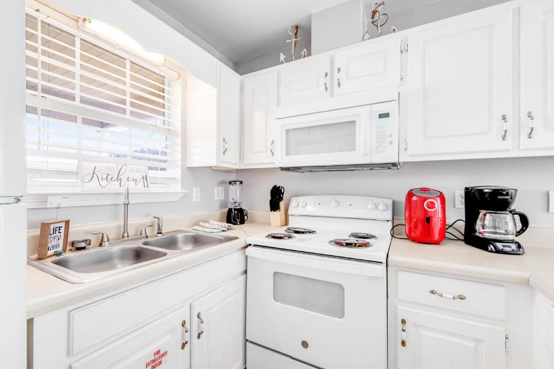 Photo of Kitchen in Biltmore Beach