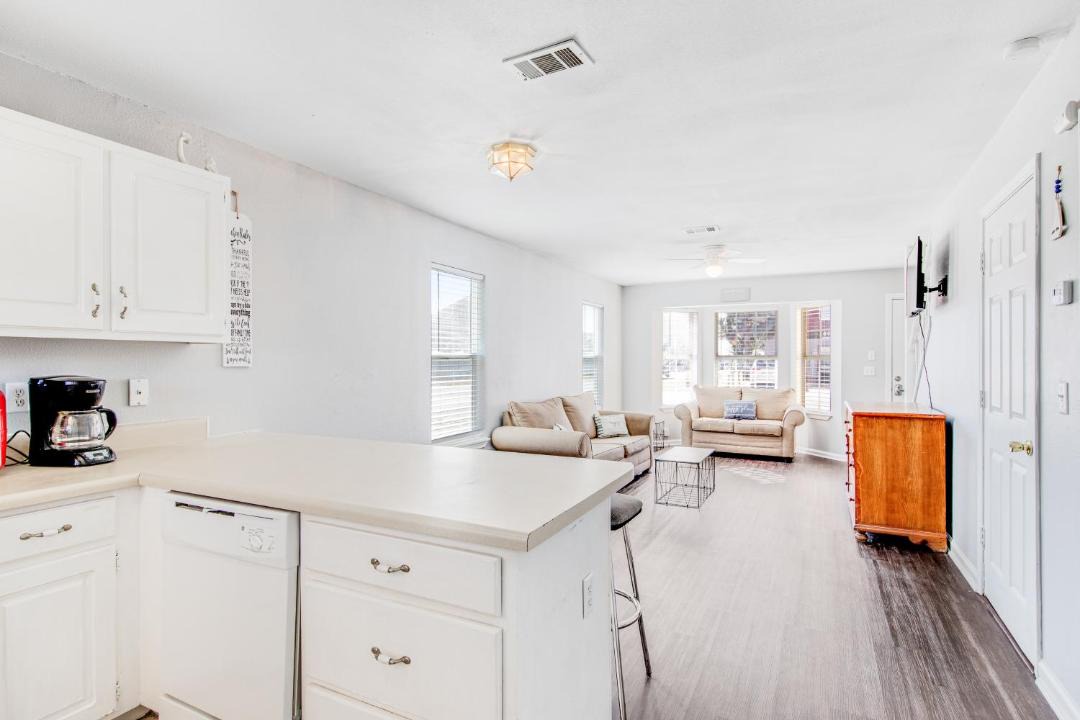 Photo of Kitchen in Biltmore Beach