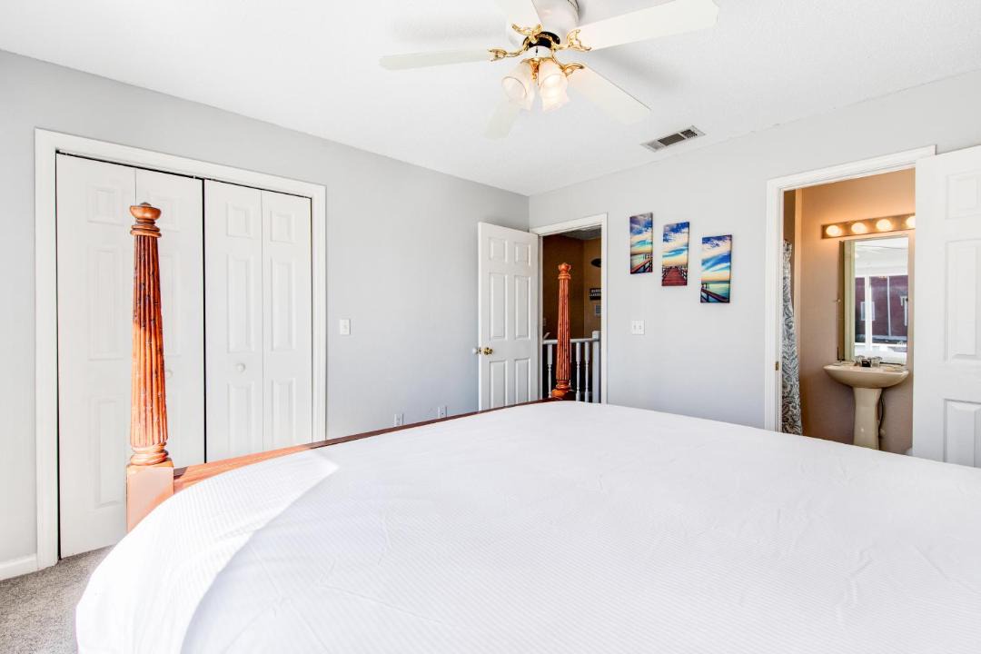 Photo of Bedroom in Biltmore Beach
