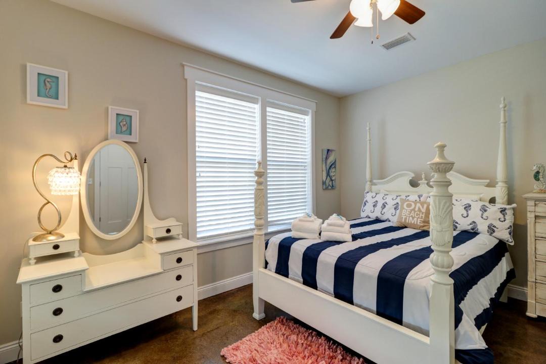 Photo of Bedroom in Holiday Beach