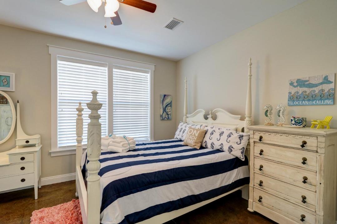 Photo of Bedroom in Holiday Beach