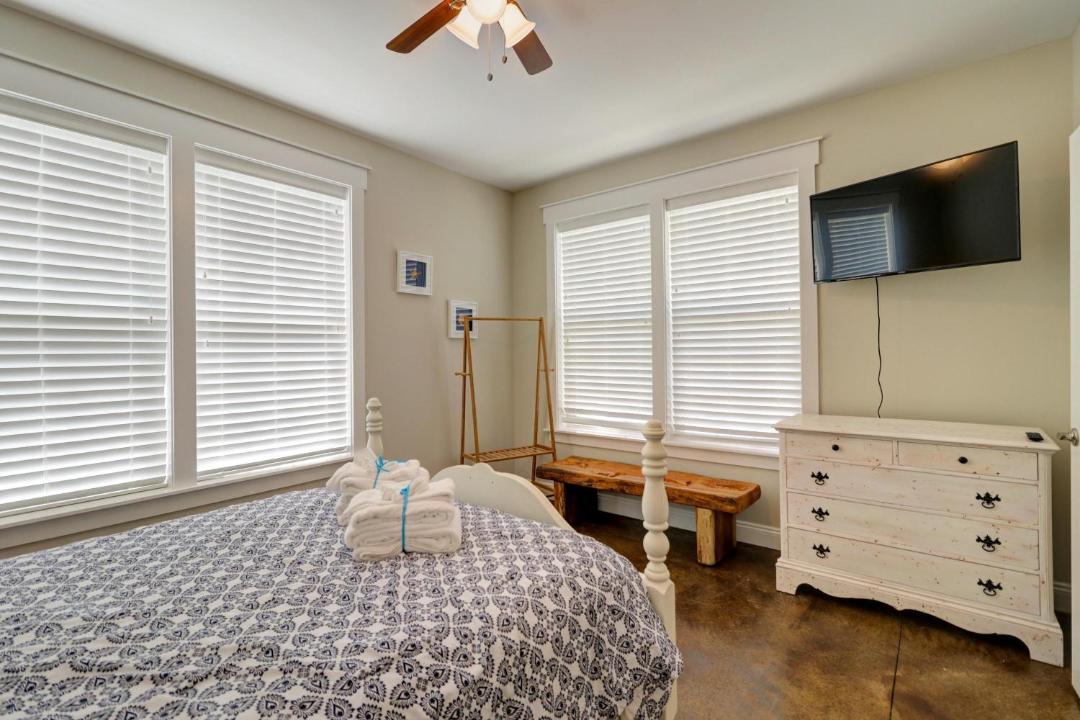 Photo of Bedroom in Holiday Beach
