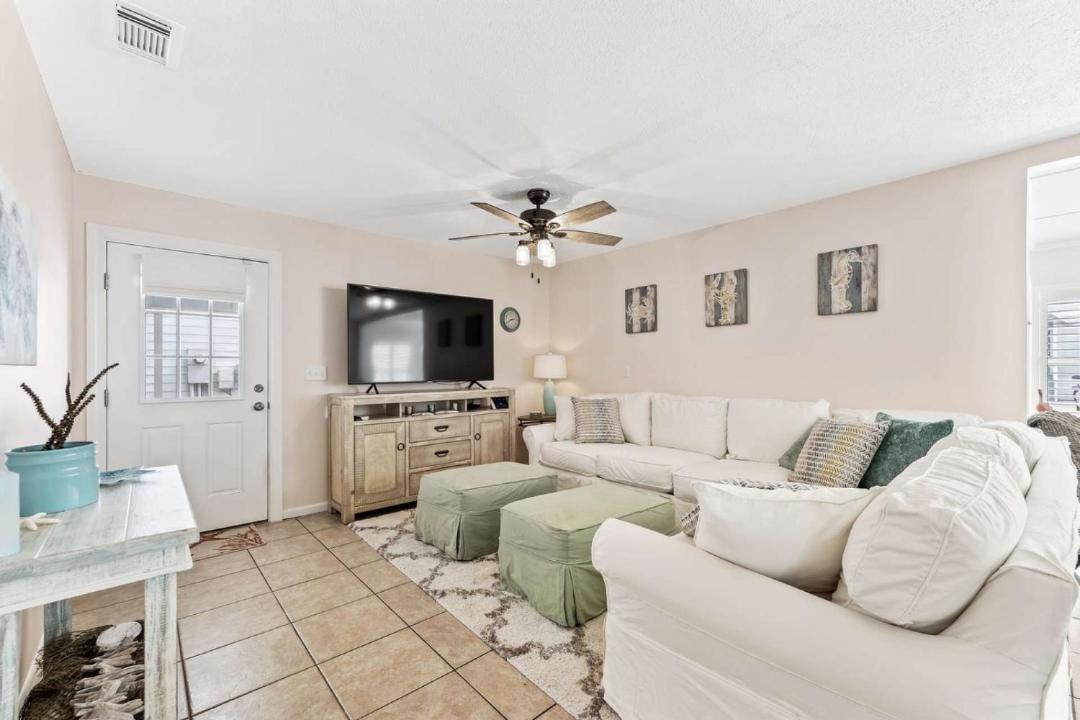 Photo of Livingroom in Crescent Beach