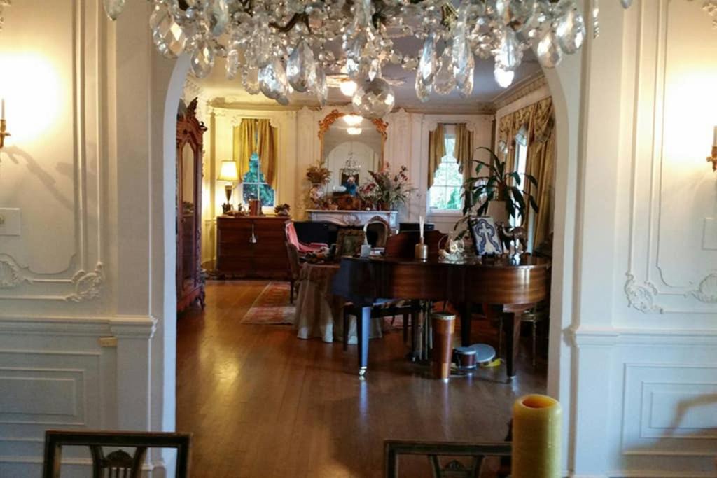 Photo of Livingroom in Redmont Park