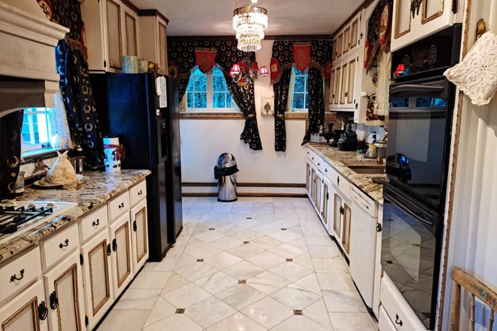 Photo of Kitchen in Redmont Park