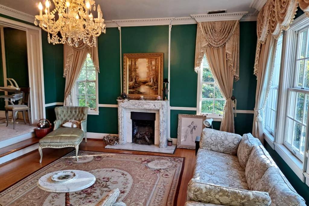 Photo of Livingroom in Redmont Park