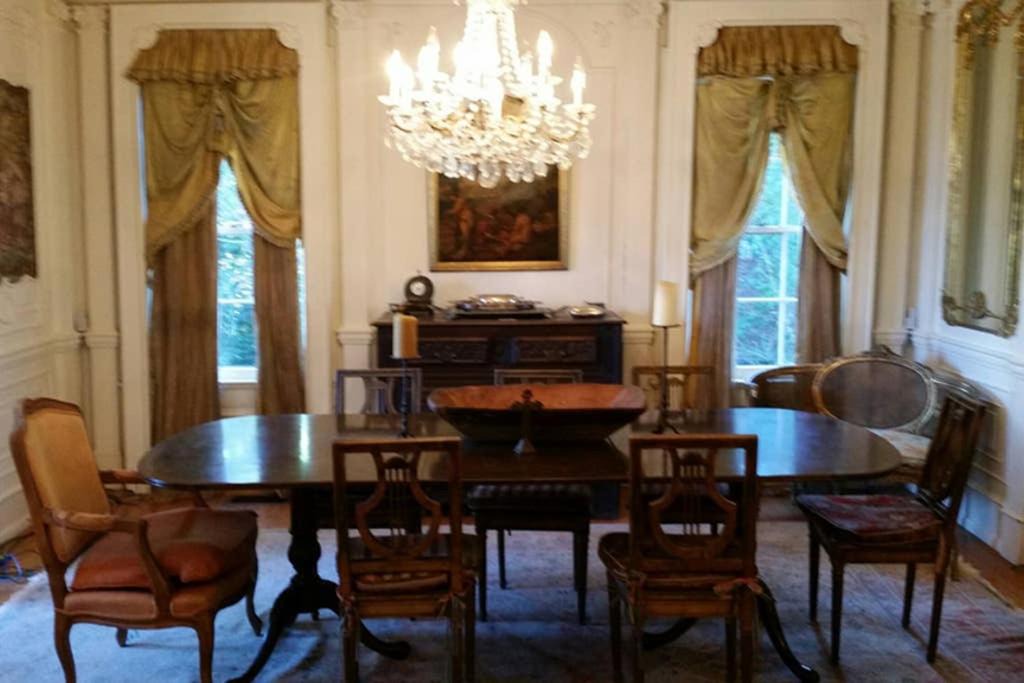 Photo of Livingroom in Redmont Park