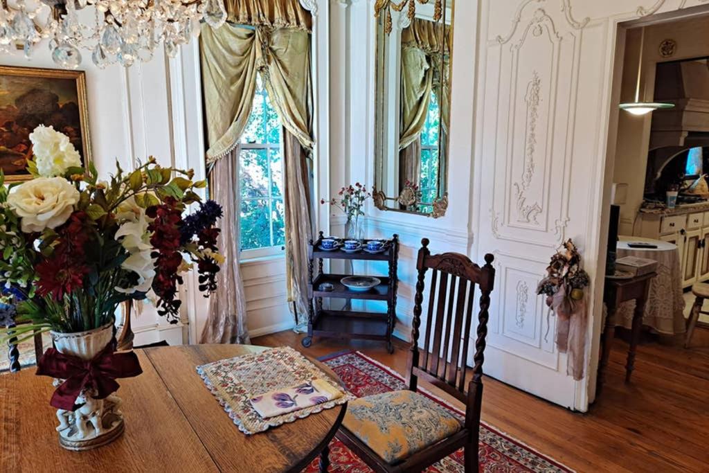 Photo of Livingroom in Redmont Park