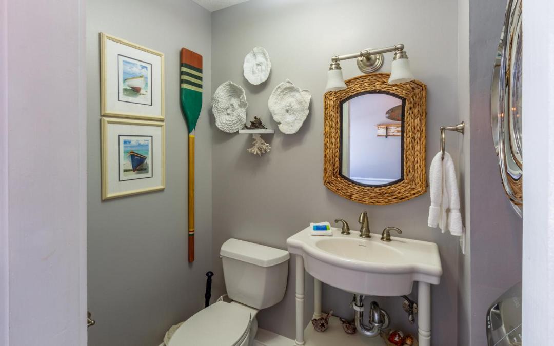 Photo of Bathroom in White's Gulfview