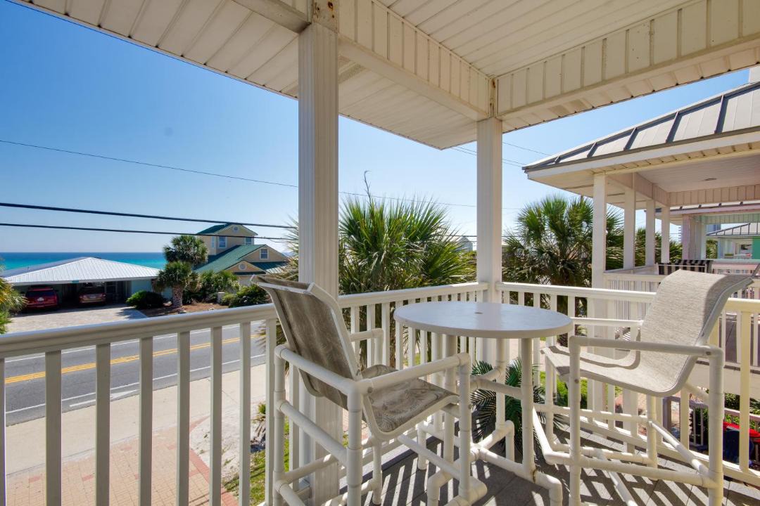Photo of Patio Balcony in Lullwater Beach