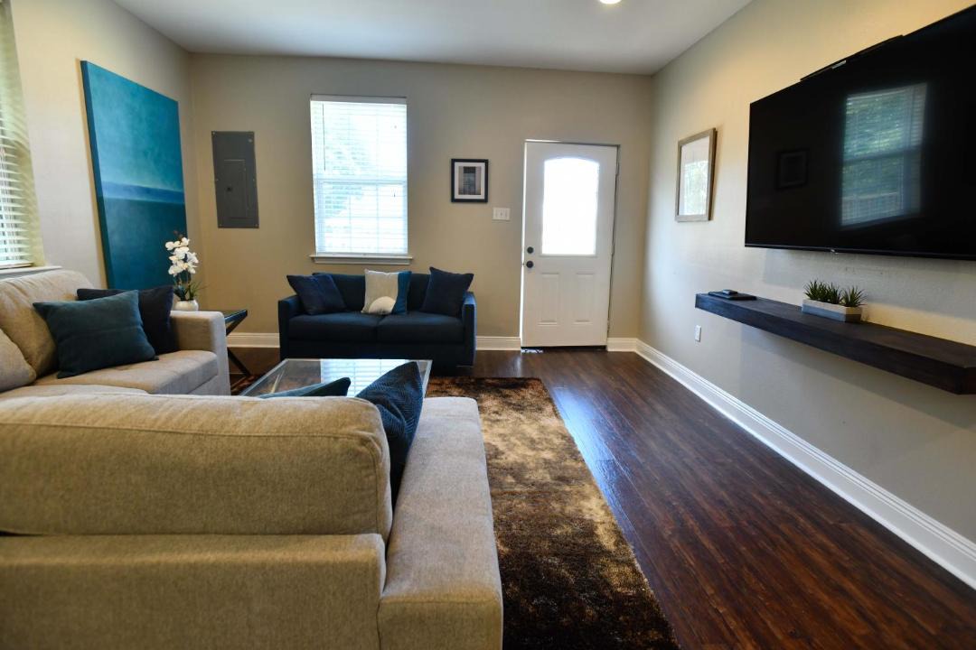 Photo of Livingroom in Mid-City