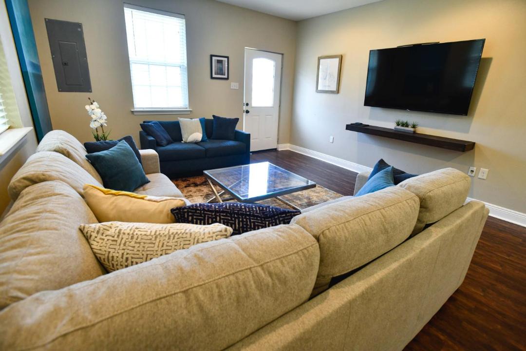 Photo of Livingroom in Mid-City