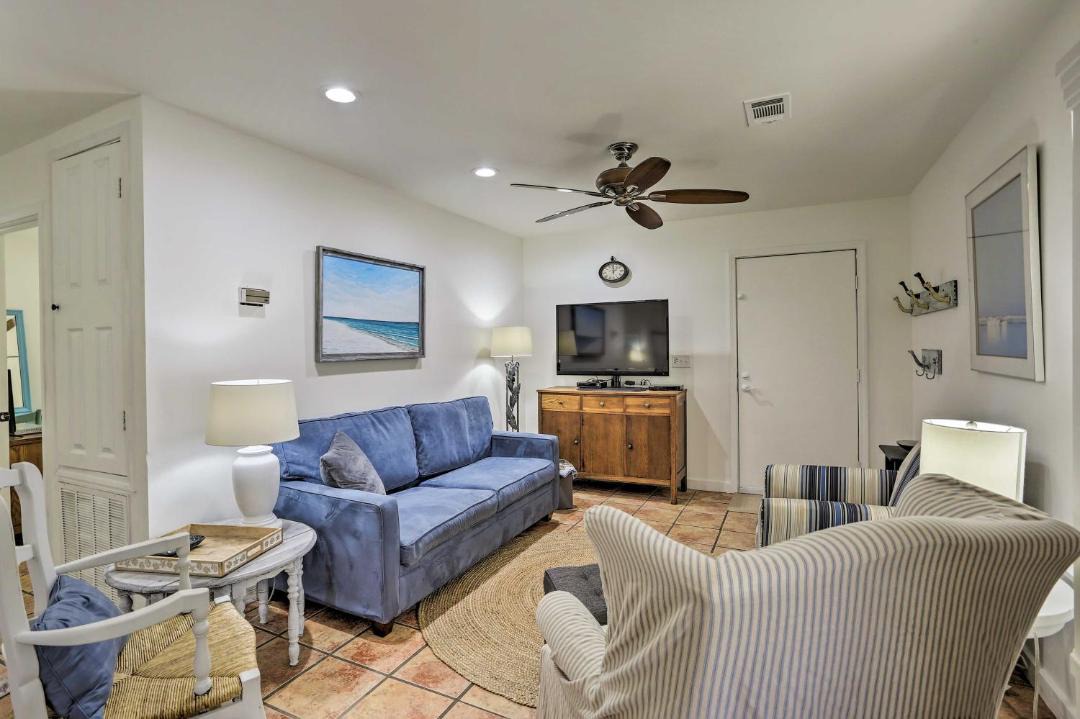 Photo of Livingroom in Gulfview Heights