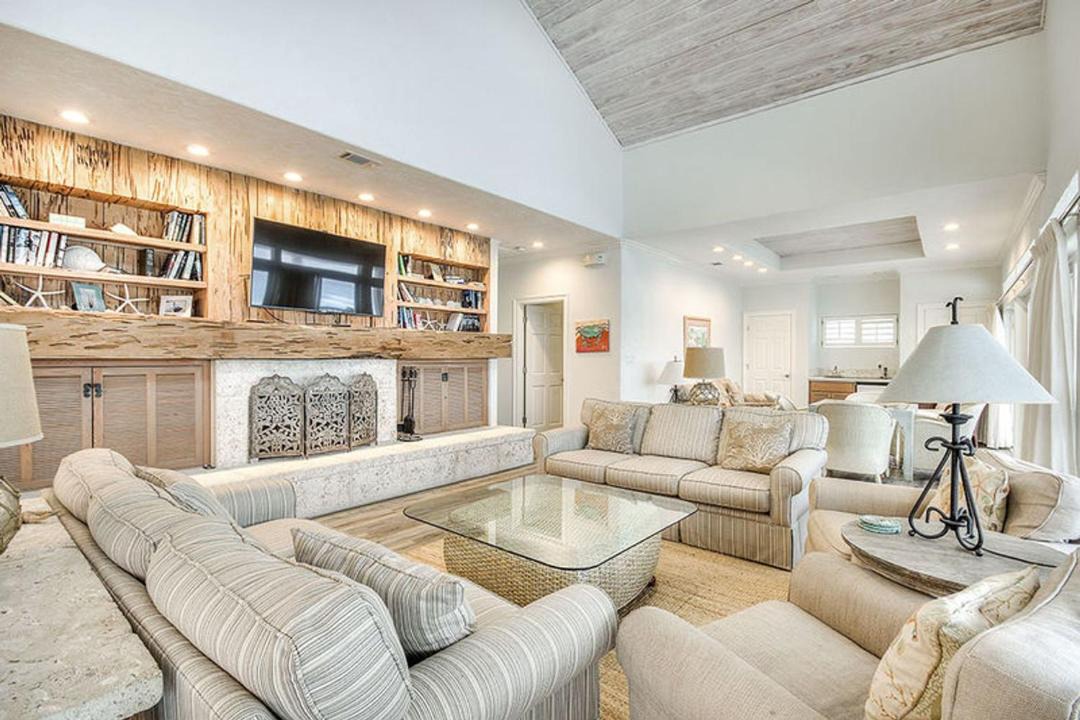 Photo of Livingroom in Dune Allen Beach