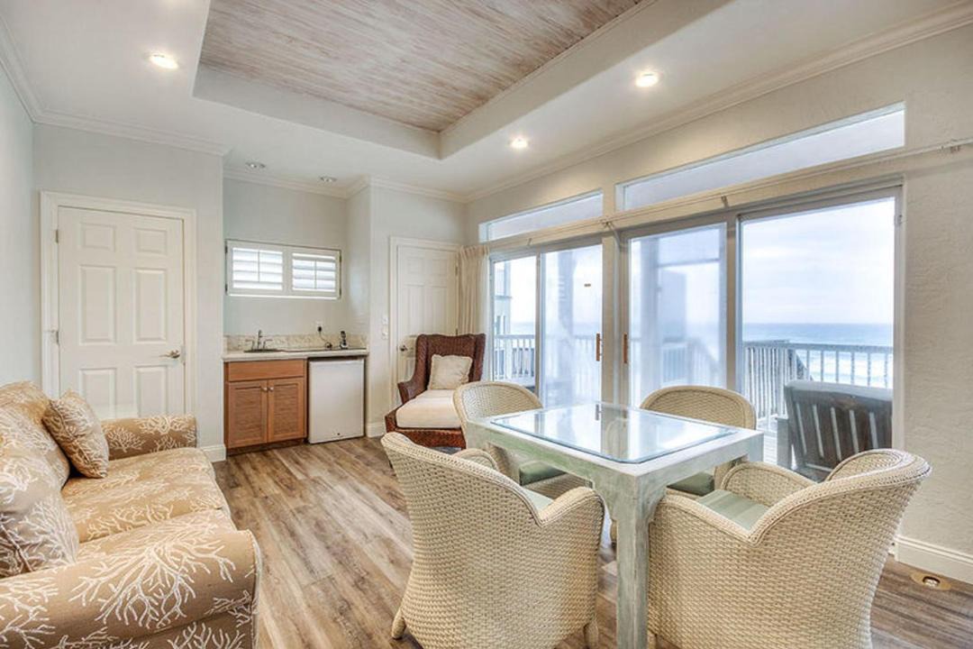 Photo of Livingroom in Dune Allen Beach