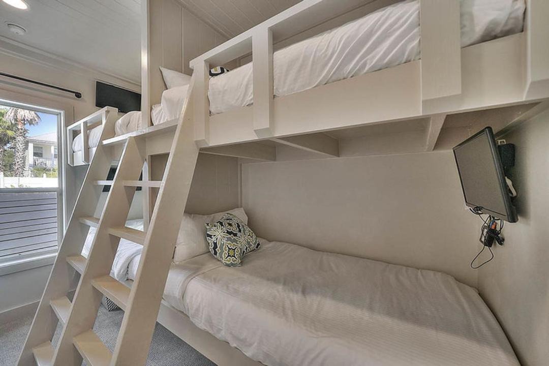 Photo of Bedroom in Crystal Beach