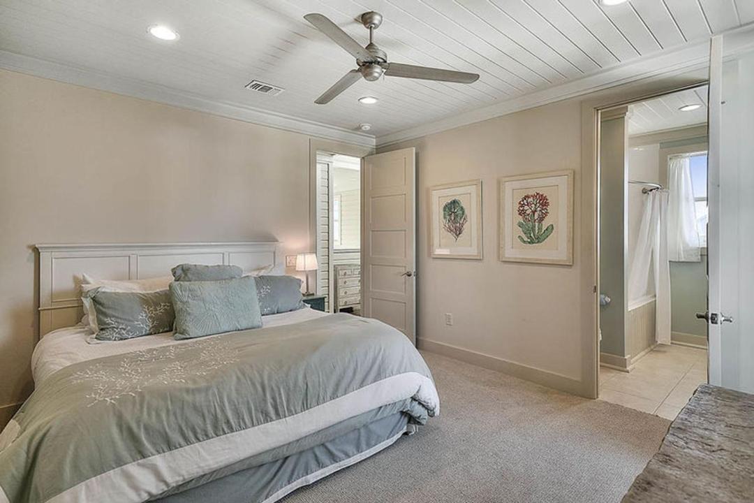 Photo of Bedroom in Crystal Beach