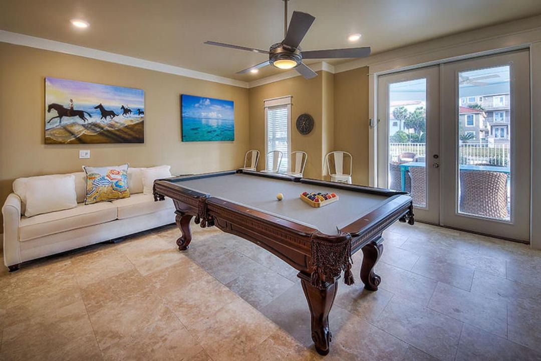 Photo of Livingroom in Crystal Shores