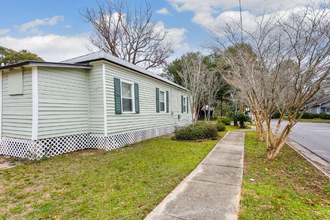 Photo of Buildings in Southeast Pensacola