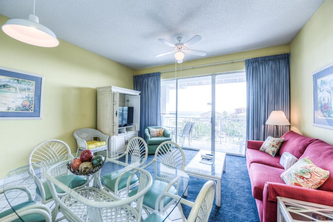 Photo of Livingroom in Gulf Place