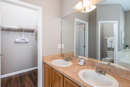 Photo of Bathroom in Trafalgar Village