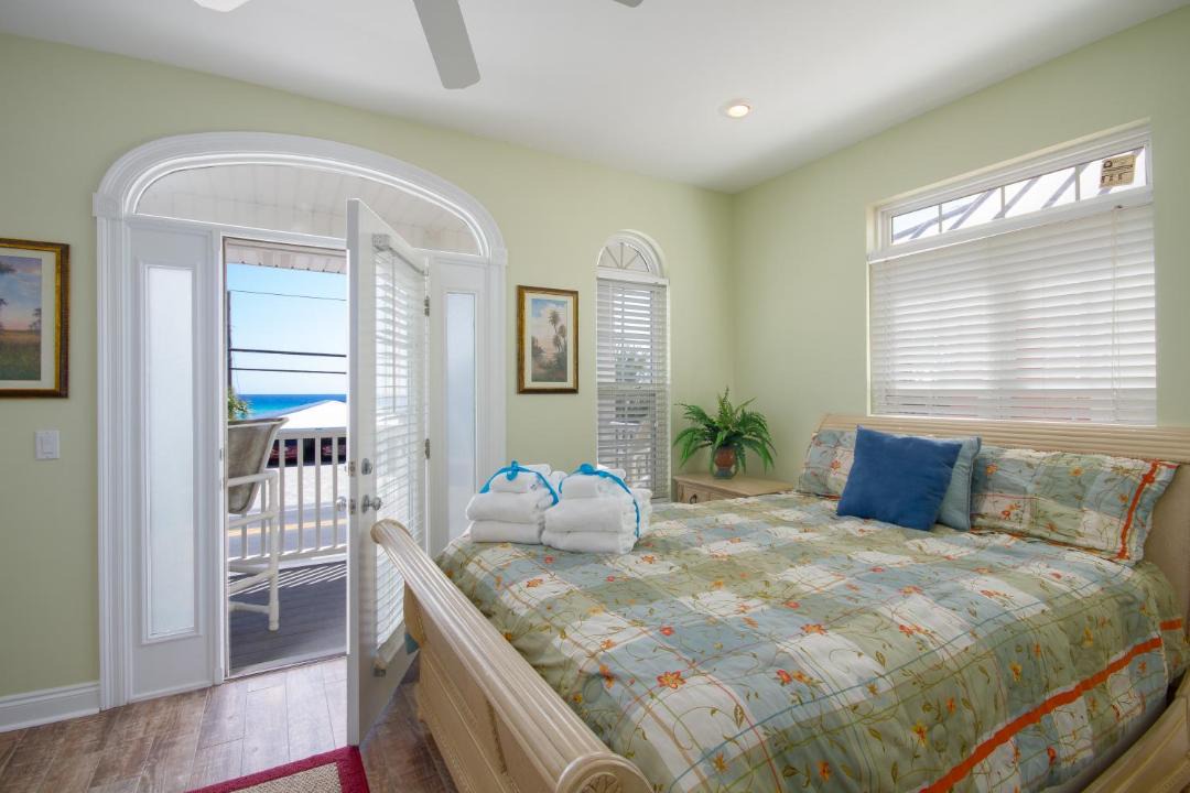Photo of Bedroom in Lullwater Beach