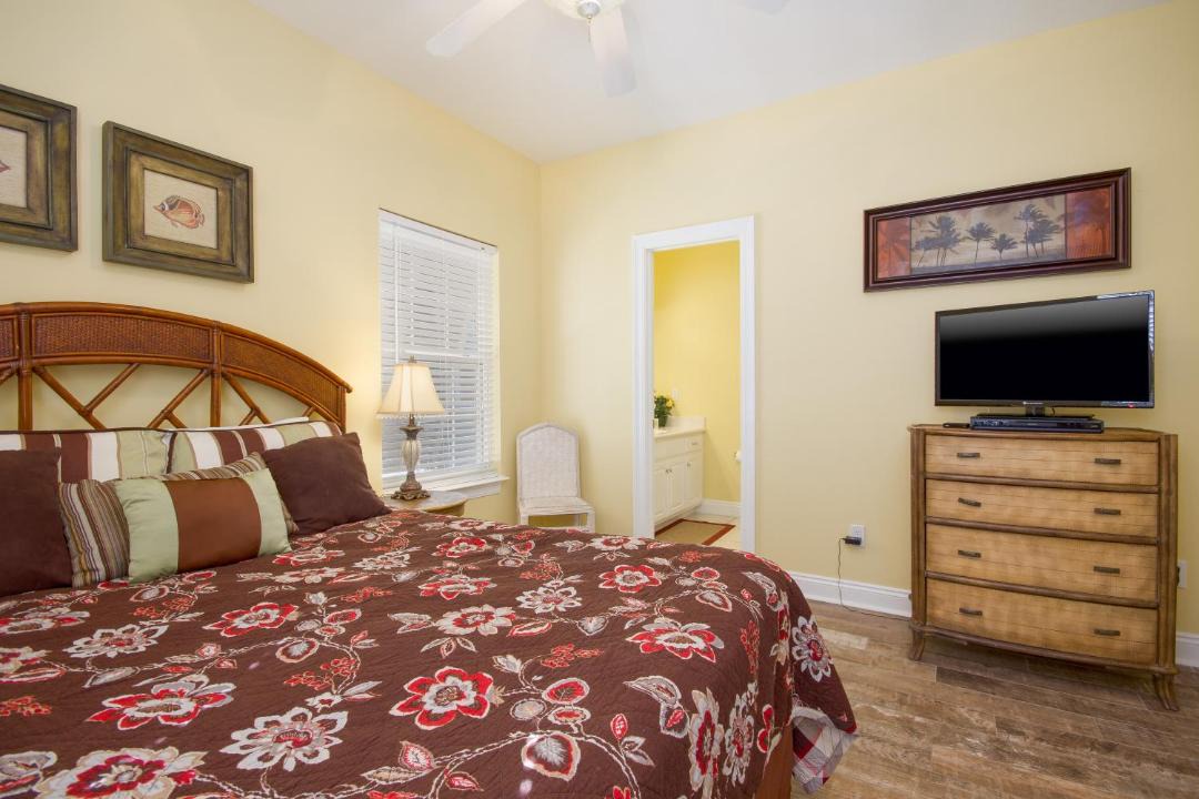 Photo of Bedroom in Lullwater Beach