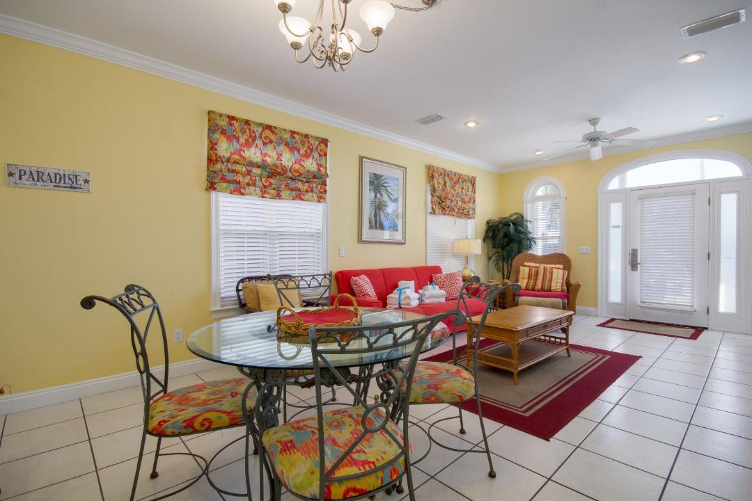 Photo of Livingroom in Lullwater Beach