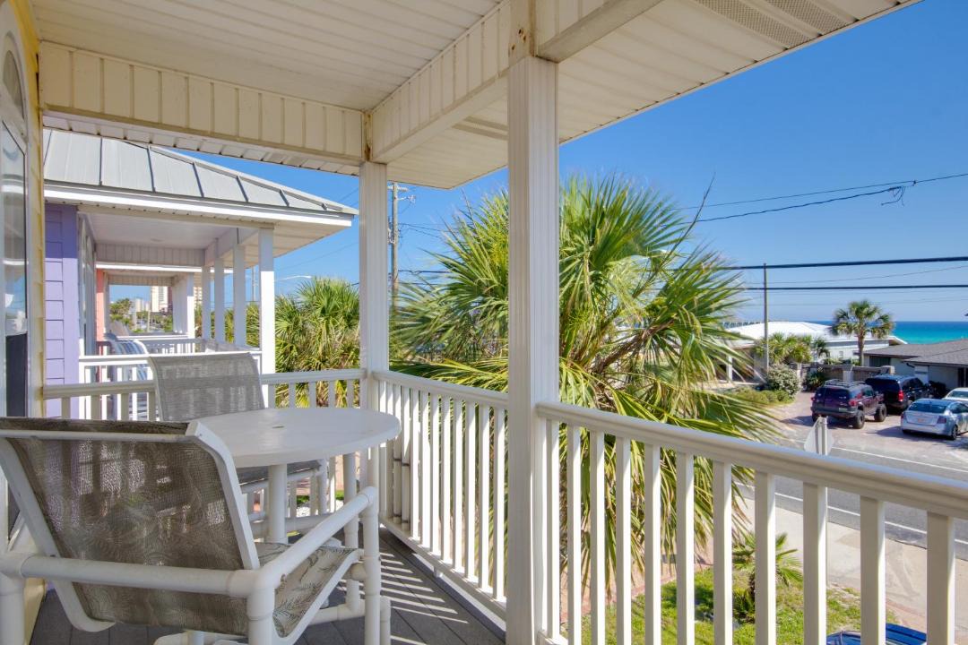 Photo of Patio Balcony in Lullwater Beach