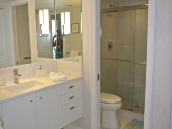 Photo of Bathroom in Park Shore