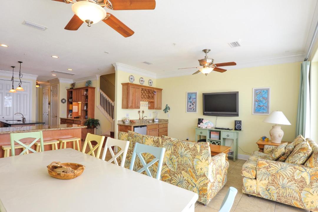 Photo of Livingroom in White Sands