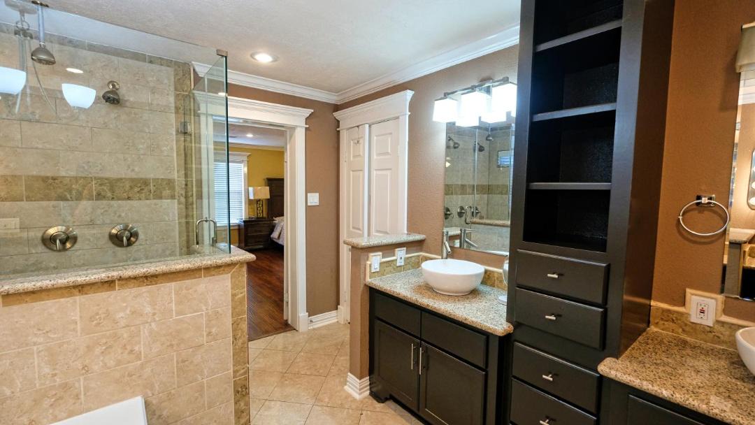 Photo of Bathroom in Clodine